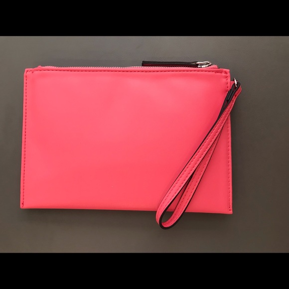 GUESS PINK WRISTLET NWT - Picture 4 of 5